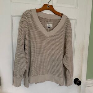 American Eagle Cream V-Neck Sweater